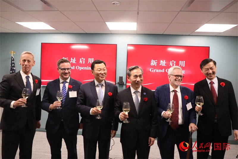 4、美中貿(mào)易全國委員會會長克雷格·艾倫、美國商會高級副會長傅瑞偉等美國工商界代表出席活動。 人民網(wǎng)記者 李志偉攝