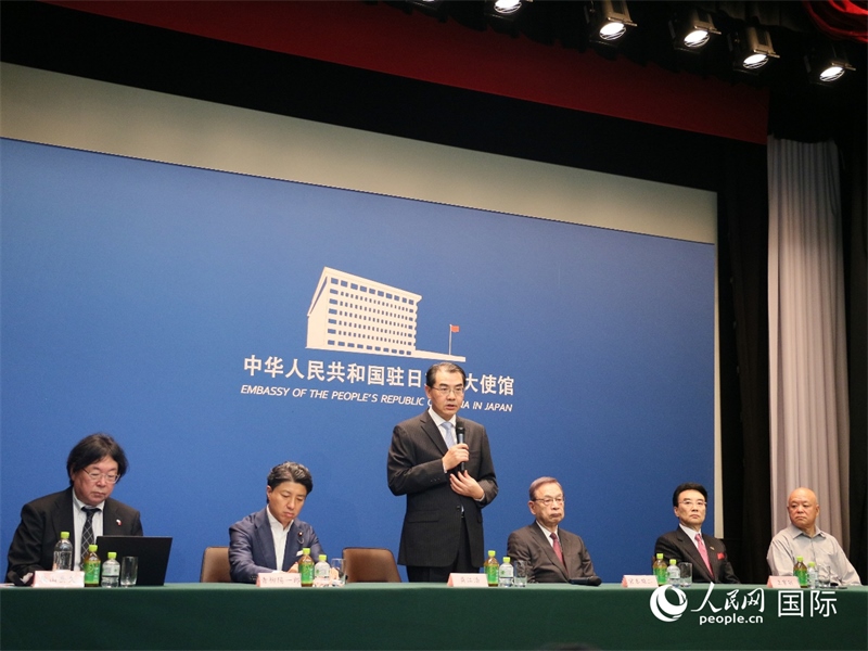 中國駐日本大使吳江浩（左三）致辭。人民網(wǎng) 許可攝
