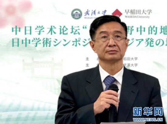 圖為中國駐日本大使館教育處公使銜參贊杜柯偉發(fā)表致辭。（武漢大學供圖）