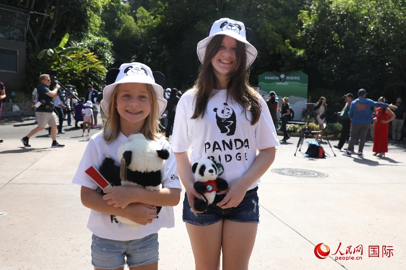 3、美國當(dāng)?shù)卦S多民眾來圣迭戈動物園看熊貓。 人民網(wǎng)記者 李志偉攝