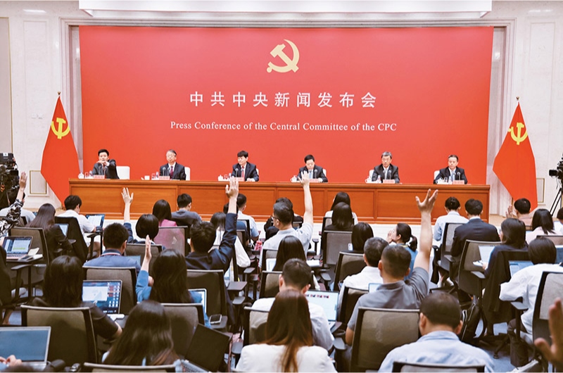 黨的二十屆三中全會(huì)是在以中國(guó)式現(xiàn)代化全面推進(jìn)強(qiáng)國(guó)建設(shè)、民族復(fù)興偉業(yè)的關(guān)鍵時(shí)期召開的一次十分重要的會(huì)議。圖為2024年7月19日，中共中央舉行新聞發(fā)布會(huì)，介紹和解讀黨的二十屆三中全會(huì)精神。 新華社記者 金立旺/攝