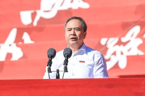 中國(guó)科學(xué)院院士、大連理工大學(xué)校長(zhǎng)賈振元在2024級(jí)新生開(kāi)學(xué)典禮上致辭。校方供圖