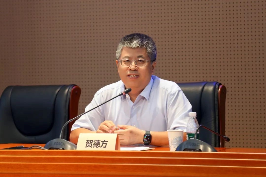 國務(wù)院參事、科技部原副秘書長、中國科技評估與成果管理研究會理事長賀德方致辭。主辦方供圖