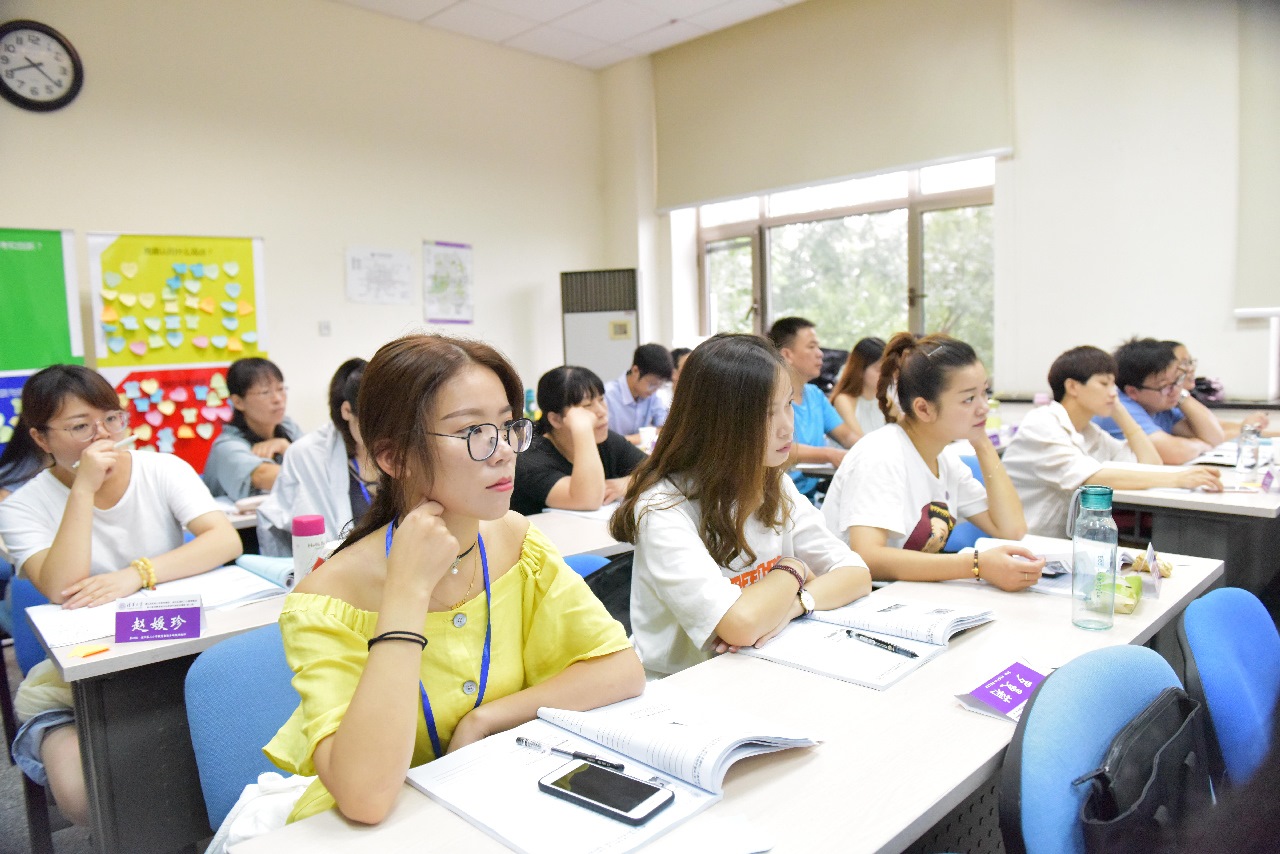 2018年8月，浦江縣實(shí)驗(yàn)小學(xué)教育集團(tuán)、浦陽二小教育集團(tuán)組織骨干教師到清華大學(xué)研學(xué)（資料圖片）