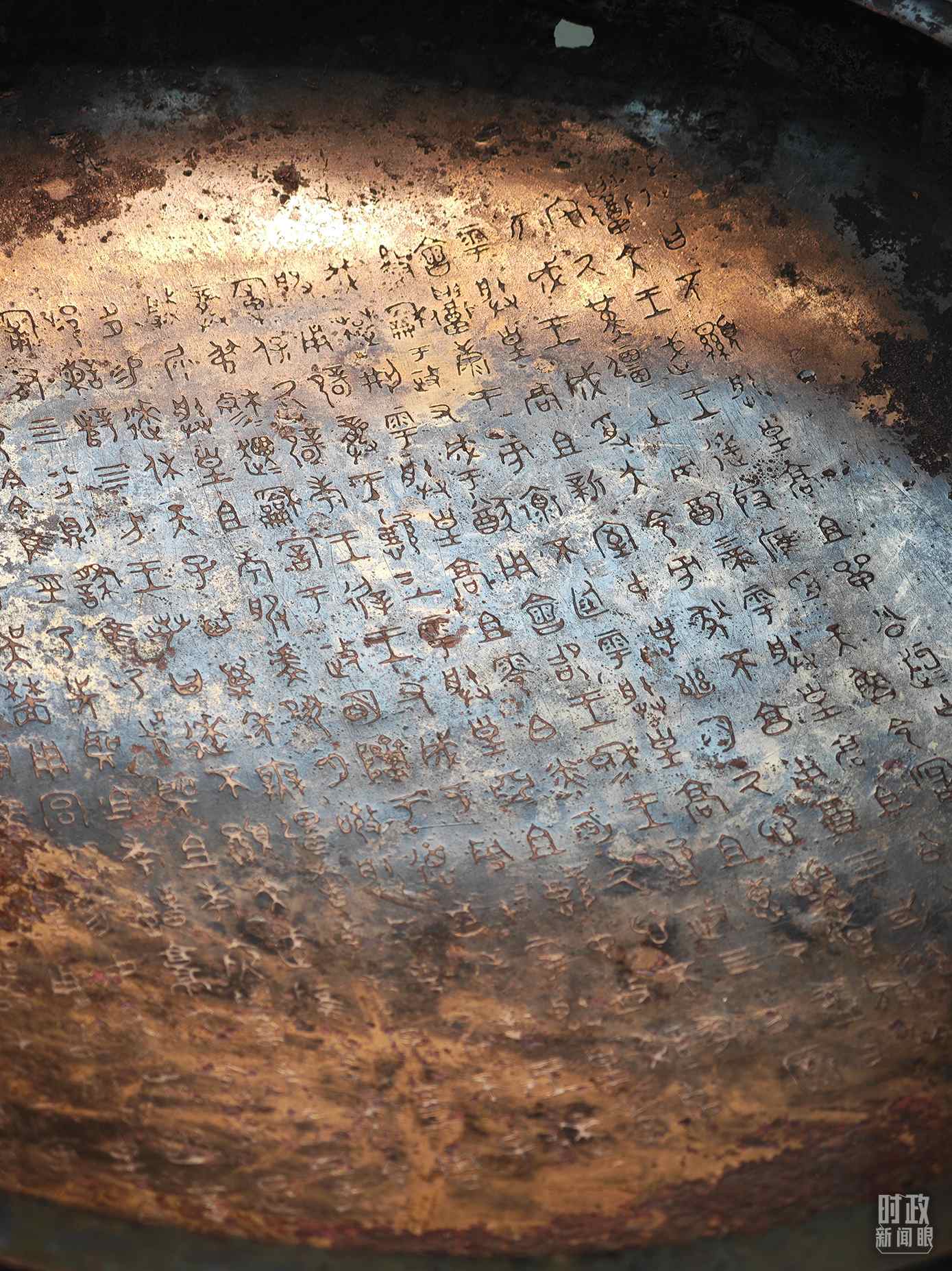 △ 寶雞青銅器博物院內(nèi)展陳——逨盤(pán)。（總臺(tái)央視記者丁欣、彭漢明拍攝）