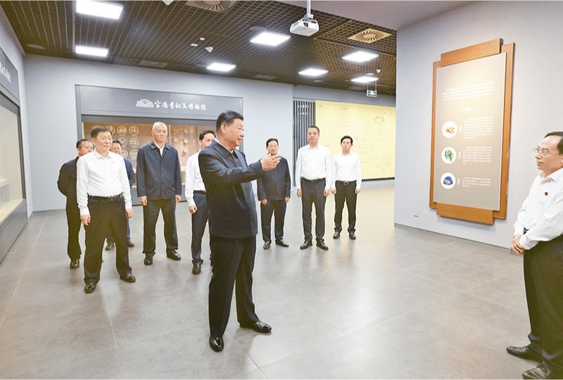 2024年9月10日，中共中央總書記、國(guó)家主席、中央軍委主席習(xí)近平在前往甘肅考察途中，來(lái)到陜西省寶雞市參觀寶雞青銅器博物院。 新華社記者 王曄/攝
