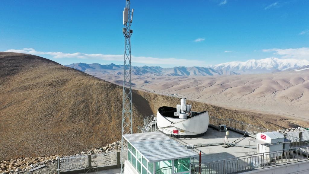 正在運行的塔縣星地激光通信地面站。（中國科學(xué)院空天信息創(chuàng)新研究院供圖）