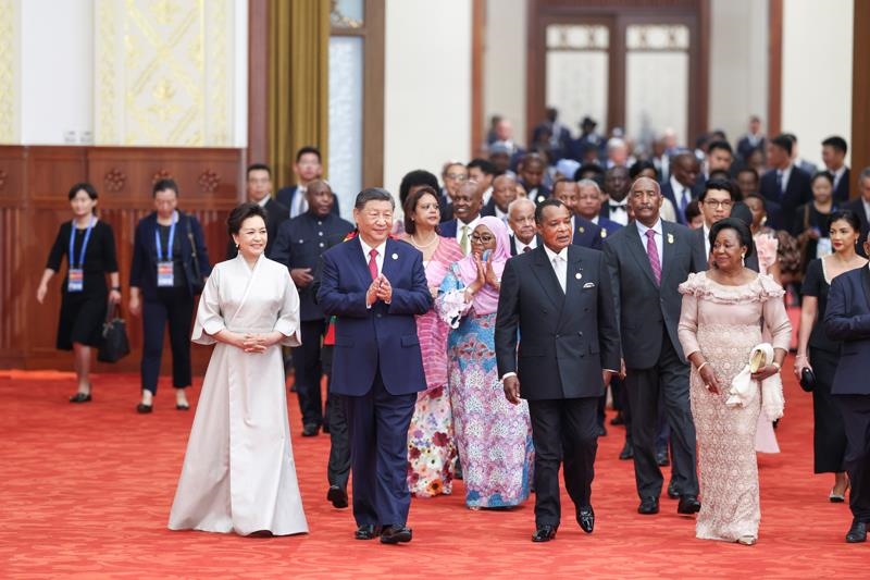 2024年9月4日晚，習(xí)近平主席和夫人彭麗媛在北京人民大會(huì)堂舉行宴會(huì)，歡迎來華出席中非合作論壇北京峰會(huì)的非方及國際貴賓。