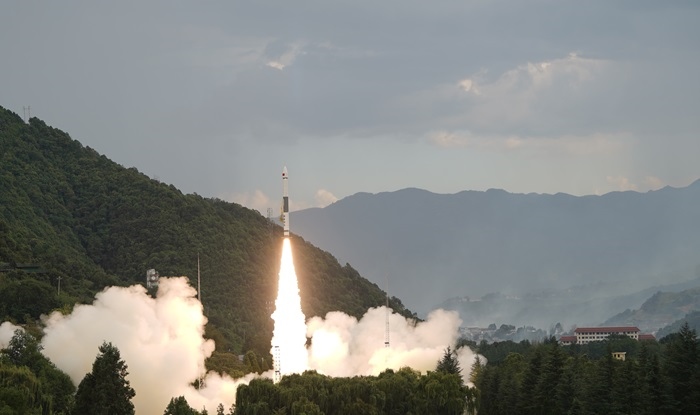 快舟一號甲運載火箭將天啟星座29~32星發(fā)射升空。楊熙攝