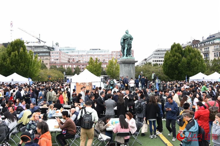 “天涯共此時(shí)——中秋游園會(huì)”在斯德哥爾摩國(guó)王花園舉辦。人民網(wǎng)記者 殷淼攝