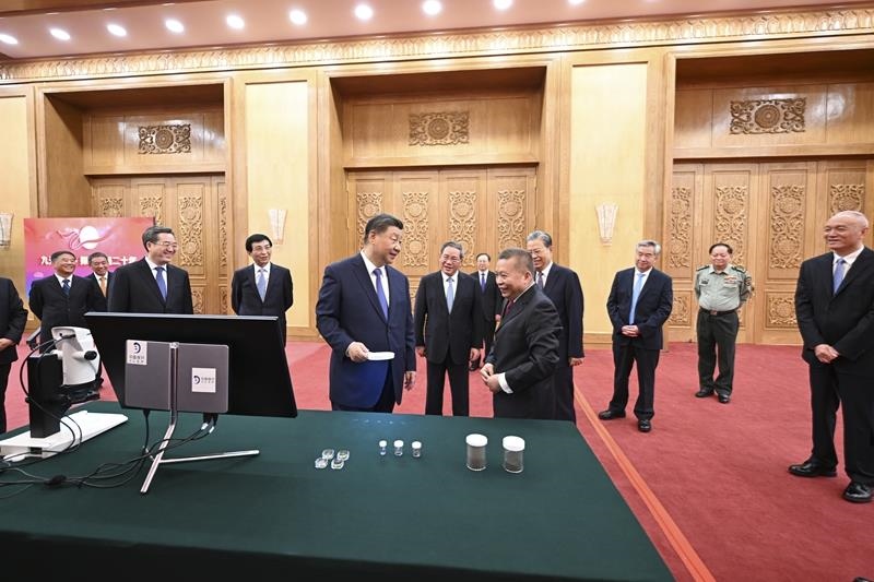 △2024年9月23日，習(xí)近平總書記等參觀月球樣品和探月工程成果展覽。