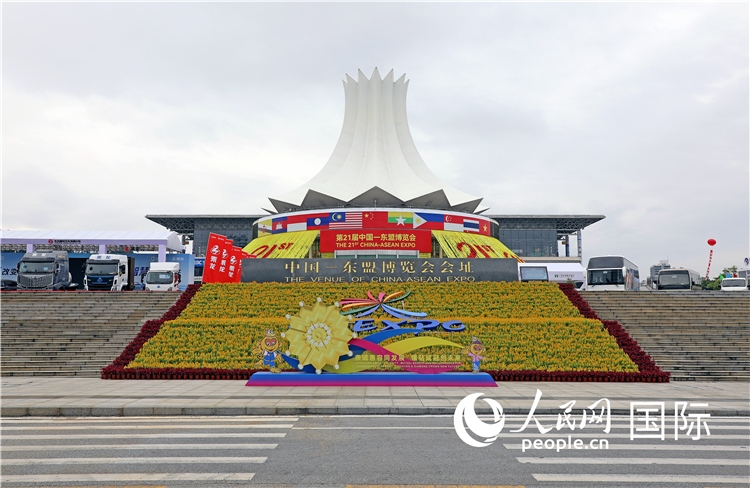 中國—東盟博覽會會址——南寧國際會展中心的外景之一。人民網(wǎng)記者 趙益普攝