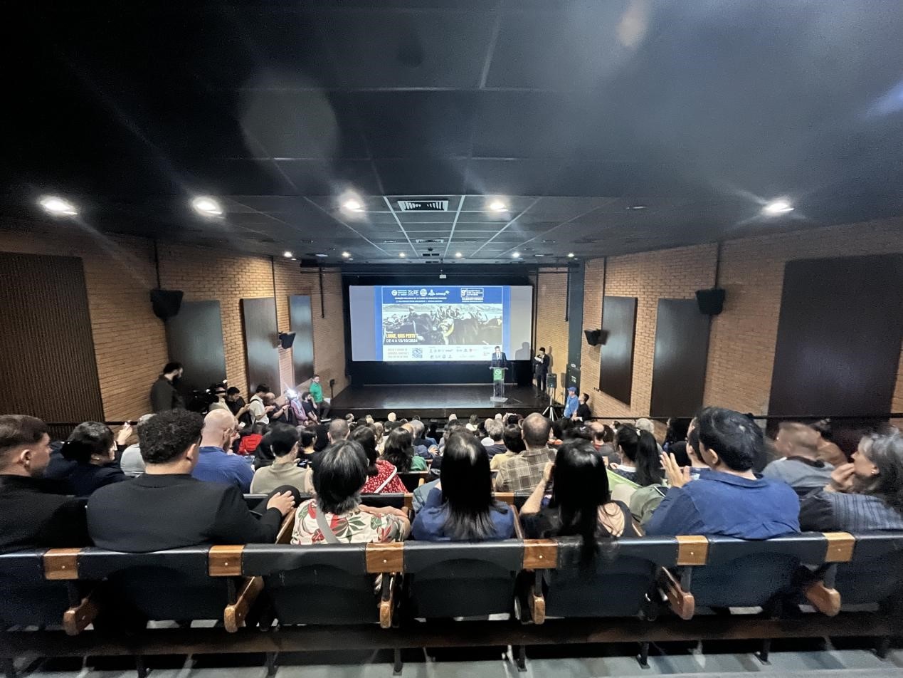 當(dāng)?shù)貢r(shí)間10月3日晚，由巴西圣保羅州立大學(xué)孔子學(xué)院舉辦的第九屆圣保羅中國(guó)電影展在圣保羅文化中心拉開(kāi)帷幕。巴西圣保羅州立大學(xué)孔子學(xué)院供圖