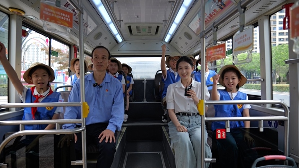 江蘇省太倉市總工會舉行“坐上勞模‘專線’跟著榜樣看太倉”直播活動。江蘇省總工會供圖