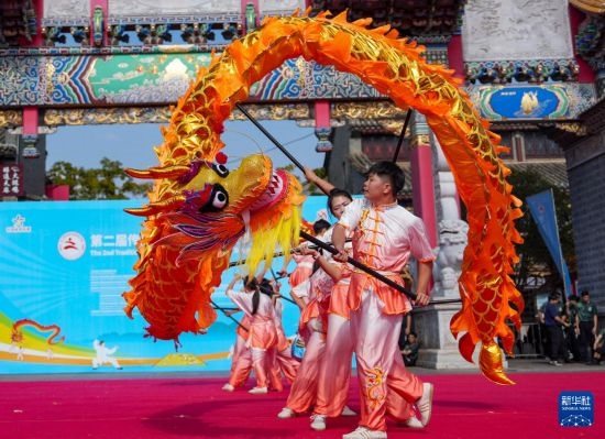 10月19日，廣州體育學(xué)院龍獅隊(duì)在傳統(tǒng)舞龍項(xiàng)目中比賽，最終他們獲得該項(xiàng)目金獎(jiǎng)。