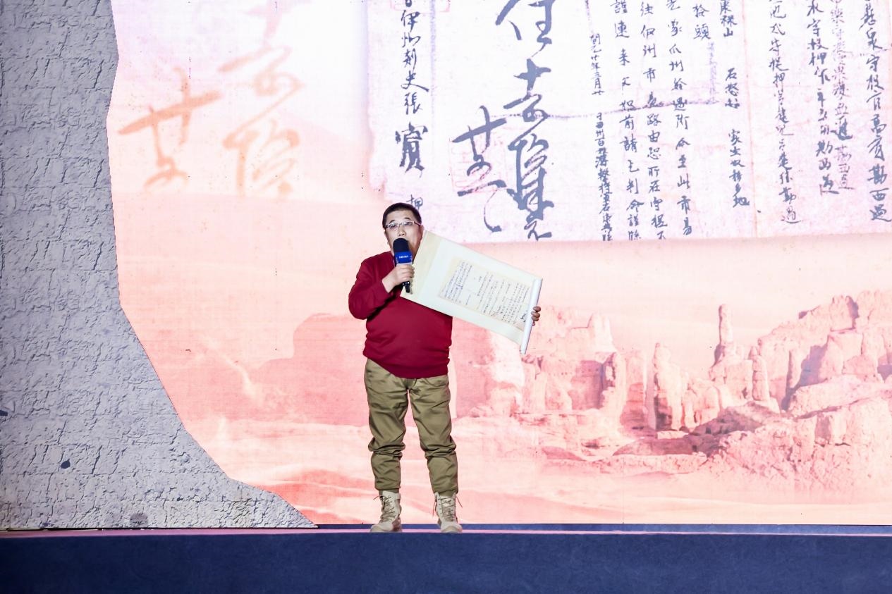 徐東良在“何以中國(guó)·五星出東方”網(wǎng)絡(luò)主題宣傳活動(dòng)現(xiàn)場(chǎng)演講。人民視頻供圖