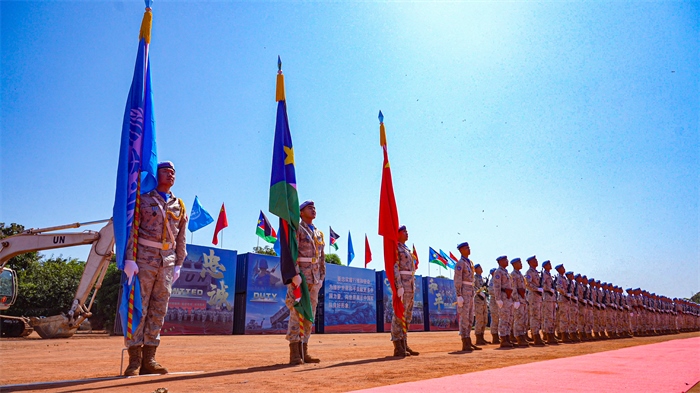 授勛官兵莊嚴(yán)列隊(duì)。王軍杰攝