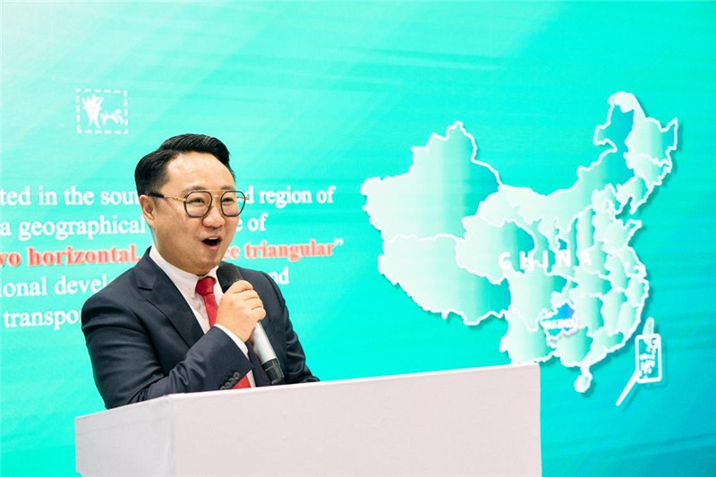 “中國館”貴州旅游推介會現(xiàn)場介紹。楊浩鵬