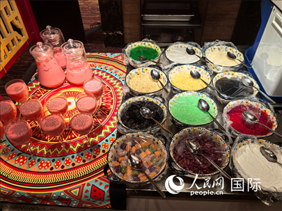 馬來西亞美食節(jié)現(xiàn)場準(zhǔn)備的美食。人民網(wǎng) 楊春燕攝