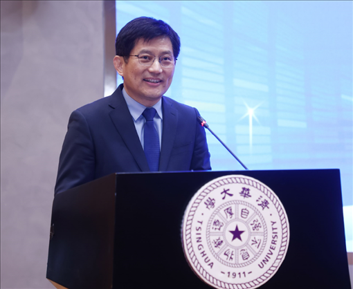 清華大學(xué)國家治理研究院執(zhí)行院長、清華大學(xué)計(jì)算社會(huì)科學(xué)與國家治理實(shí)驗(yàn)室執(zhí)行主任孟慶國教授演講。供圖單位：清華大學(xué)國家治理研究院