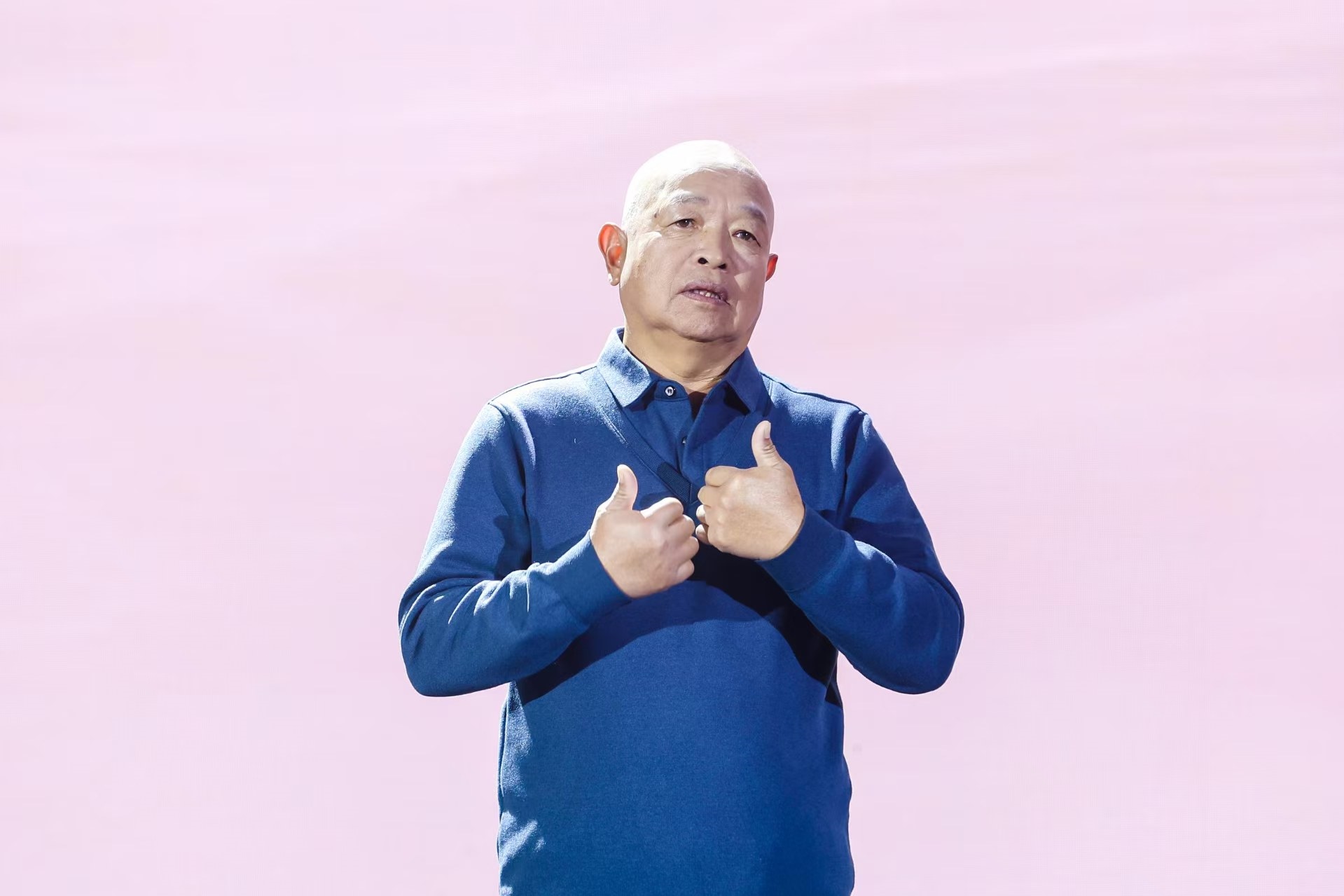 “山東好人”、煙臺(tái)市無(wú)聲洗車場(chǎng)經(jīng)理柳興濤。人民視頻供圖。