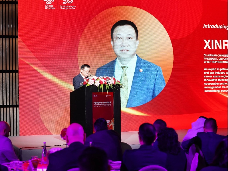阿聯(lián)酋中國商會(huì)會(huì)長、中石油中東公司總經(jīng)理陳欣榮致辭。中國聯(lián)通中東公司供圖