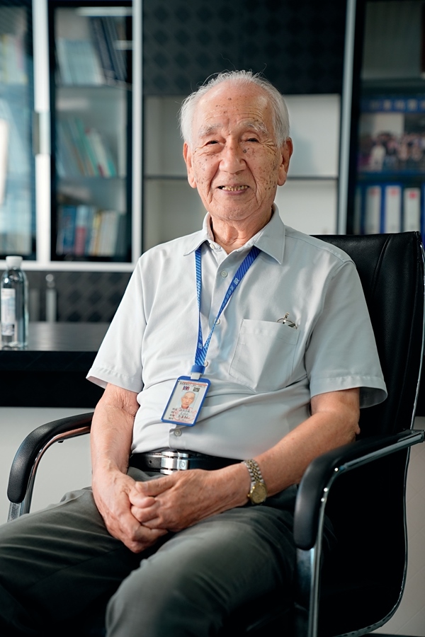 2024年8月，佐佐木俊一在深圳接受本刊記者采訪。