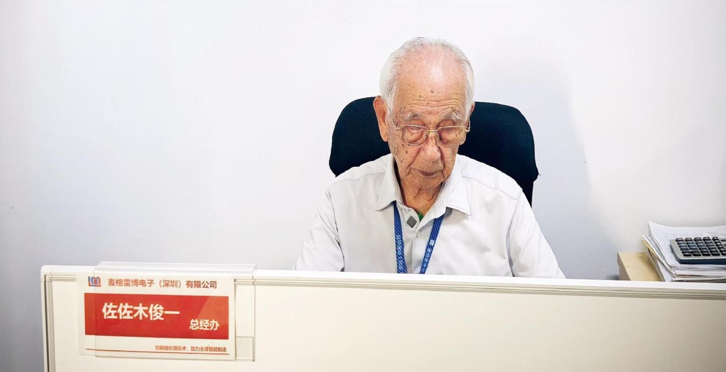 佐佐木俊一在工位上工作。（本刊記者 馮璐／攝）