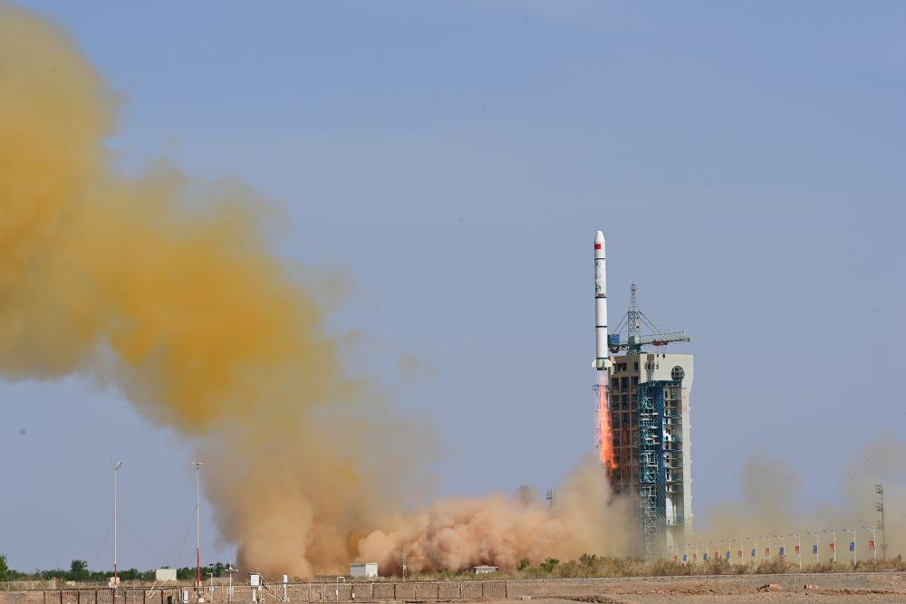 △2023年5月21日16時(shí)，我國(guó)在酒泉衛(wèi)星發(fā)射中心采用長(zhǎng)征二號(hào)丙運(yùn)載火箭，成功發(fā)射首顆內(nèi)地與澳門合作研制的空間科學(xué)衛(wèi)星“澳門科學(xué)一號(hào)”。