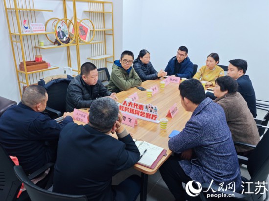 “紅興會(huì)客廳”，一場(chǎng)助企紓困協(xié)調(diào)會(huì)正在進(jìn)行。人民網(wǎng) 徐晨曦?cái)z