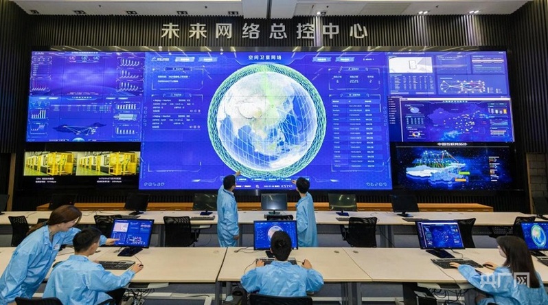 紫金山實(shí)驗(yàn)室的未來(lái)網(wǎng)絡(luò)國(guó)家重大科技基礎(chǔ)設(shè)施總控中心(央廣網(wǎng)發(fā) 蔣文超 攝)