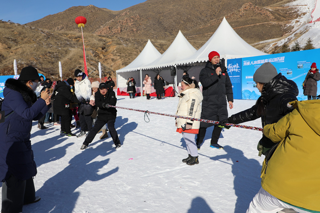 雪地拔河活動(dòng)。內(nèi)蒙古自治區(qū)殘疾人聯(lián)合會供圖