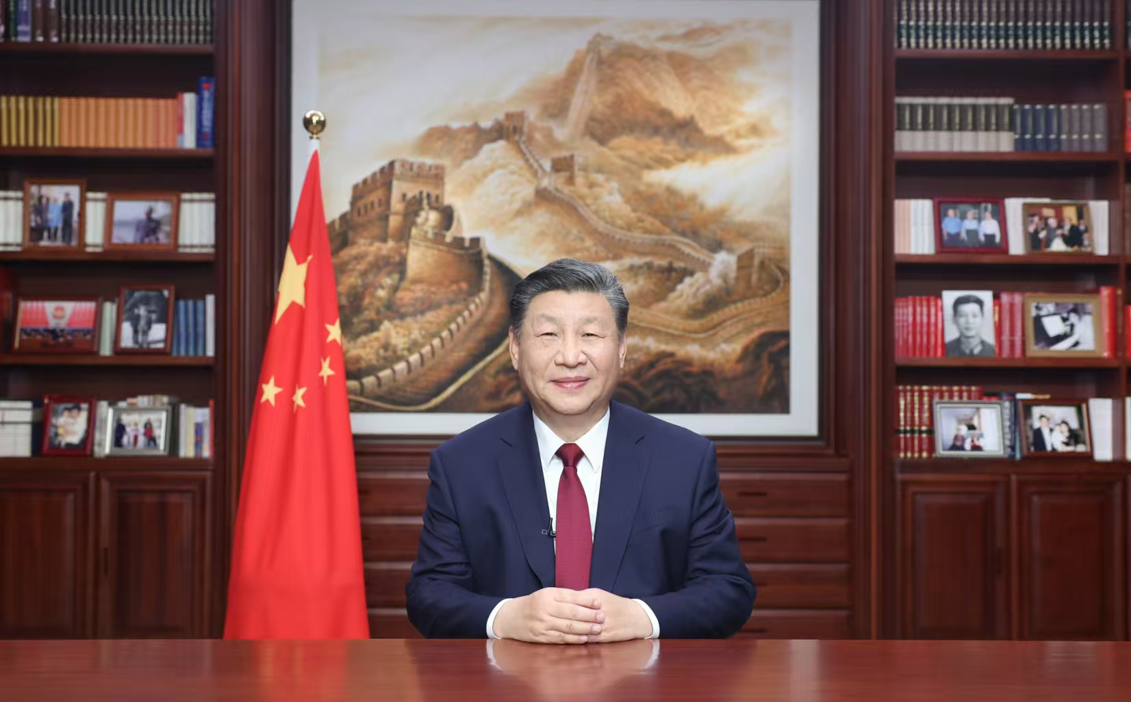 2023年12月31日，新年前夕，國家主席習(xí)近平通過中央廣播電視總臺和互聯(lián)網(wǎng)，發(fā)表二〇二四年新年賀詞。圖片來源：新華社