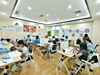 廣東深圳市龍崗區(qū)黨群服務(wù)中心開(kāi)設(shè)的共享自習(xí)室一景。受訪者供圖