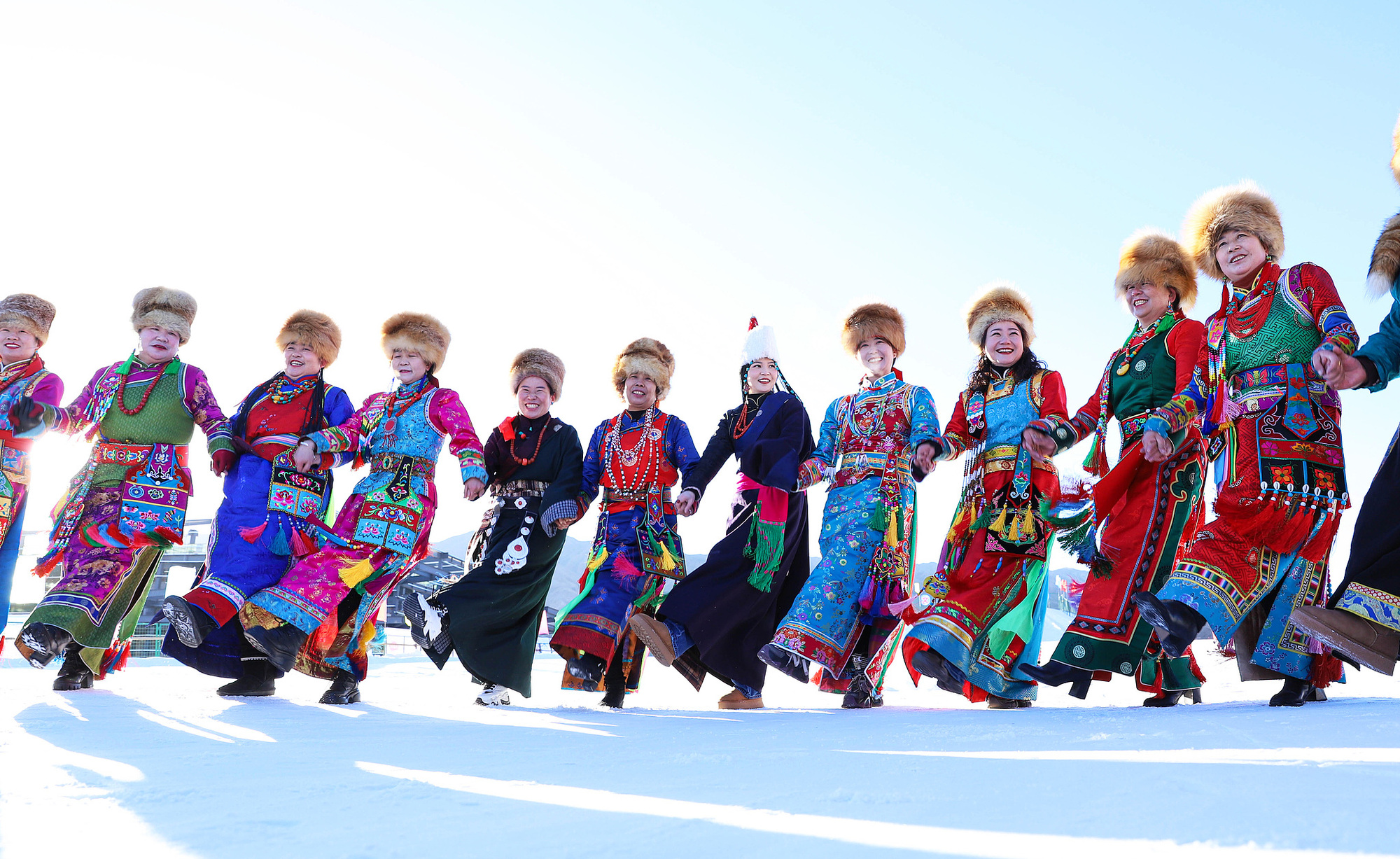 甘肅張掖，雪地千人鍋莊舞表演