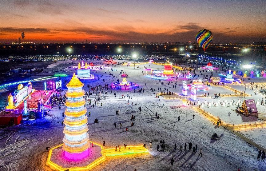 第四屆呼和浩特歡樂冰雪節(jié)活動現(xiàn)場。丁根厚攝