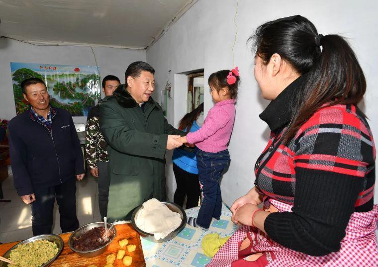 2017年1月24日，習(xí)近平總書記在河北張家口張北縣德勝村看望慰問(wèn)。