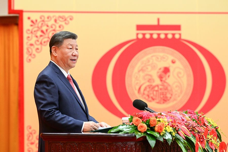 1月27日，中共中央、國(guó)務(wù)院在北京人民大會(huì)堂舉行2025年春節(jié)團(tuán)拜會(huì)。中共中央總書(shū)記、國(guó)家主席、中央軍委主席習(xí)近平發(fā)表講話。新華社記者 李學(xué)仁 攝