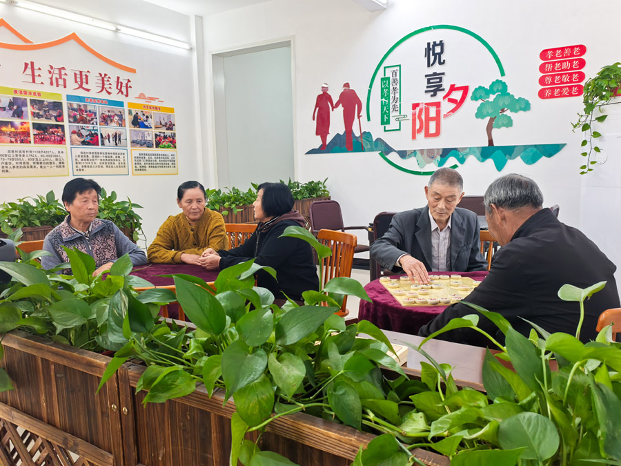 圖為湖北省咸寧市嘉魚(yú)縣潘家灣鎮(zhèn)四邑村養(yǎng)老服務(wù)驛站一角（2024年11月5日攝）。新華社記者 肖藝九 攝