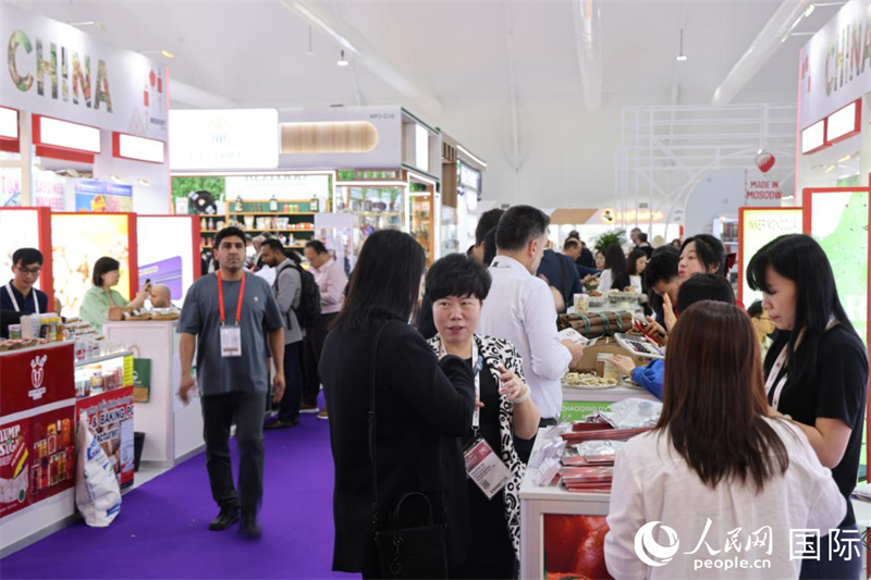 第三十屆海灣食品展正在迪拜舉行，圖為中國(guó)館一角。人民網(wǎng)記者 張志文攝