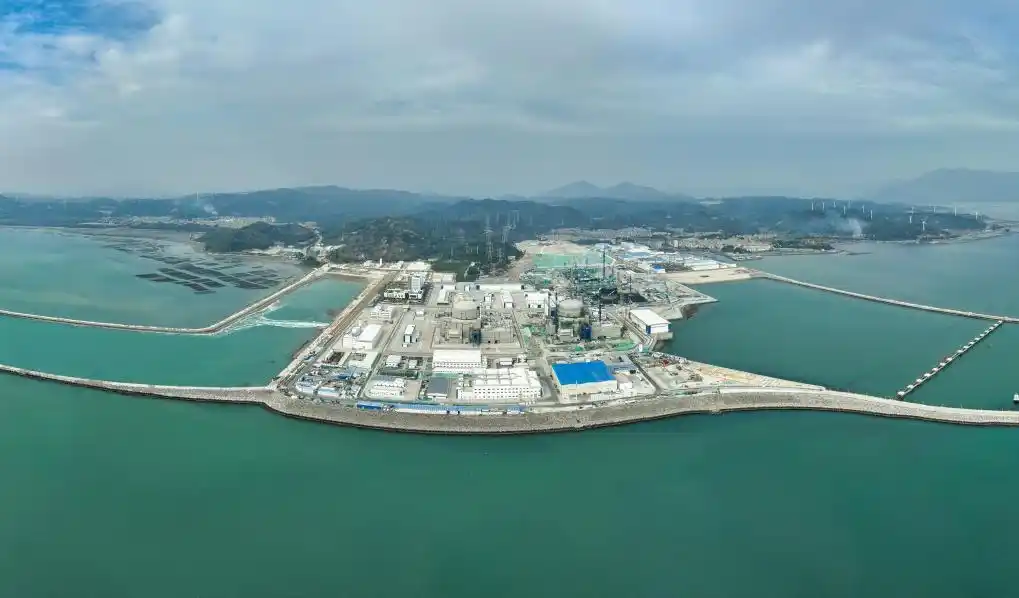 △2025年1月1日0時17分，經過168小時滿功率連續(xù)運行考核，漳州核電1號機組正式投入商業(yè)運行。
