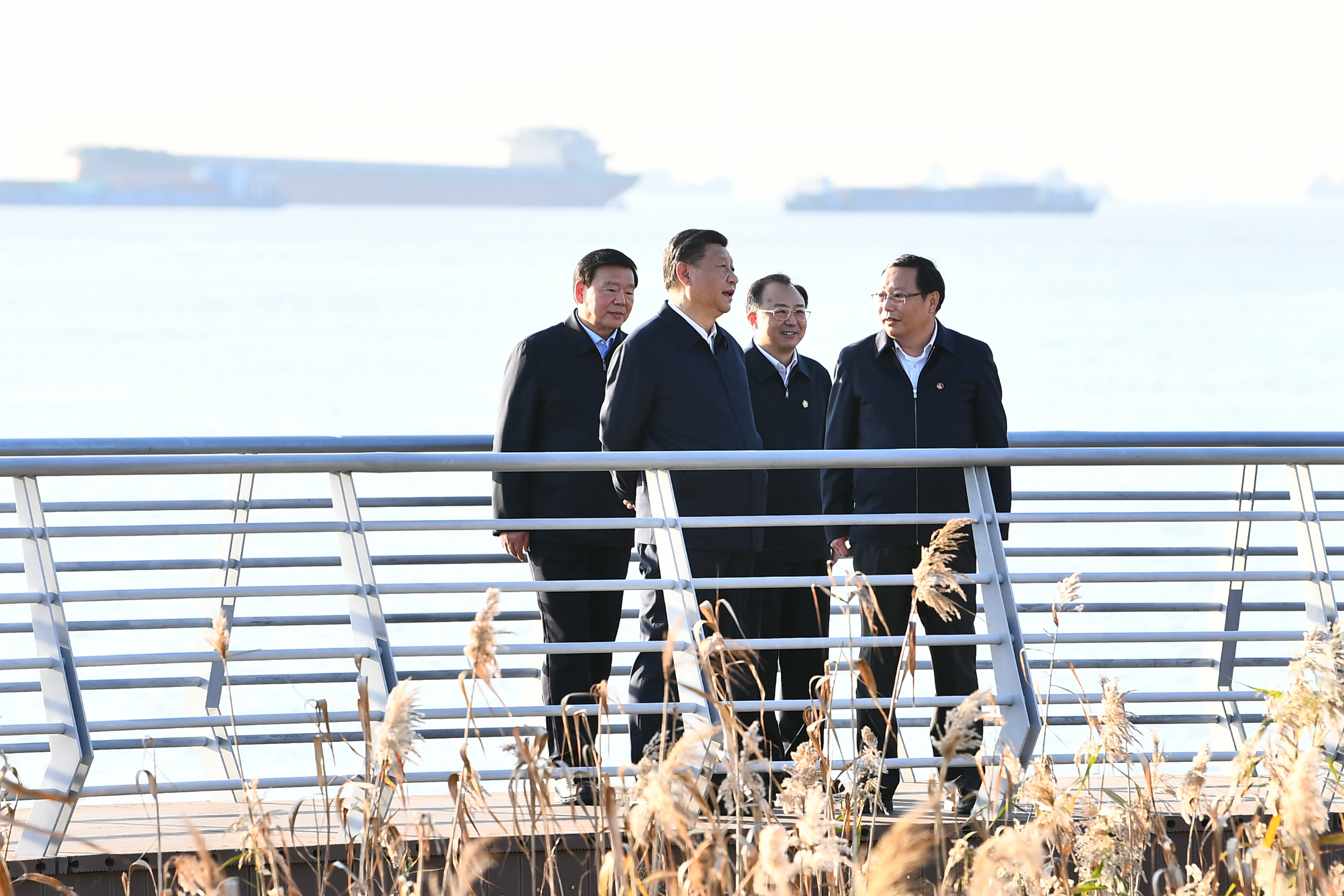 2020年11月12日，習近平總書記在江蘇南通五山地區(qū)濱江片區(qū)考察。