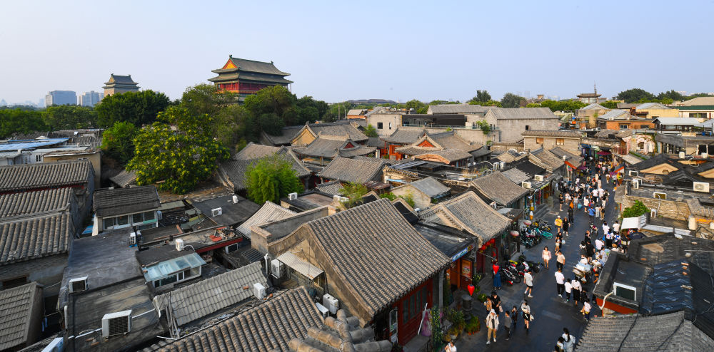 遠(yuǎn)眺鐘鼓樓。新華社記者 陳鐘昊 攝