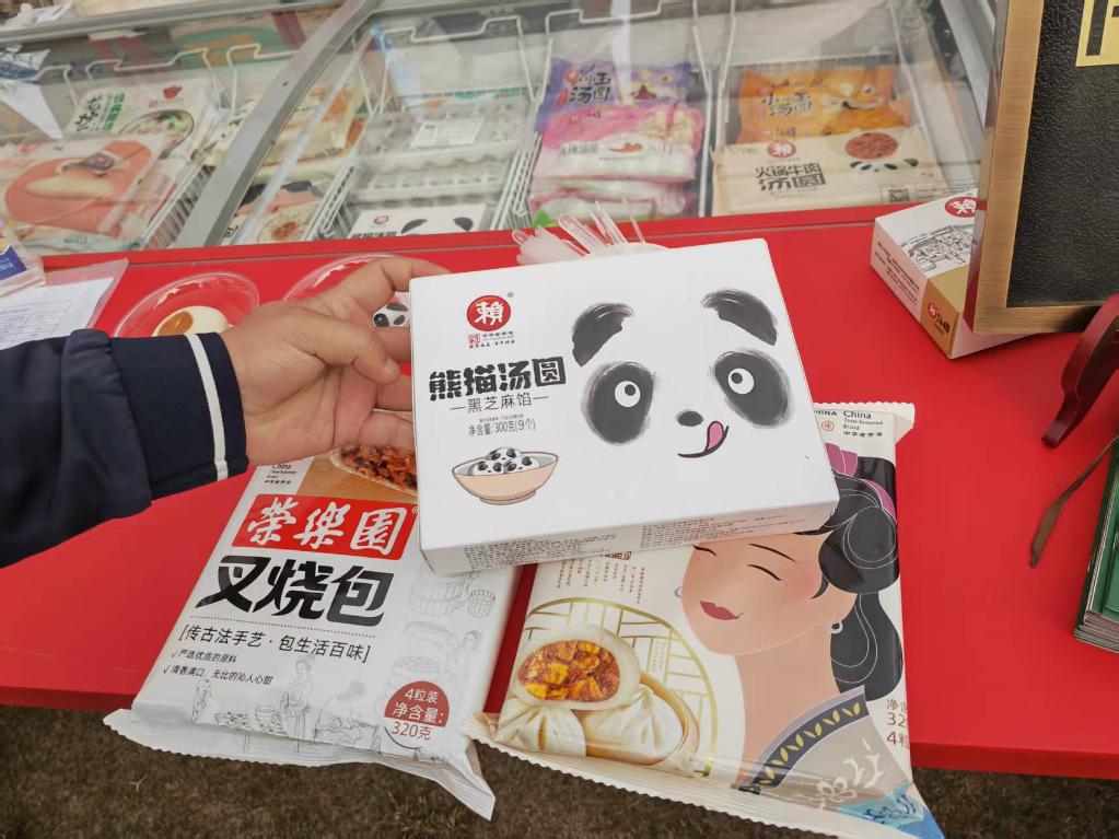 賴湯圓推出的新品熊貓湯圓（3月21日攝）。新華社記者 張海磊 攝
