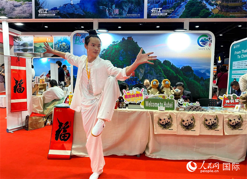 中國武當功夫走進東南亞，以精湛的武藝和飄逸的身姿詮釋中國武術(shù)的精髓。人民網(wǎng)記者 簡承淵攝