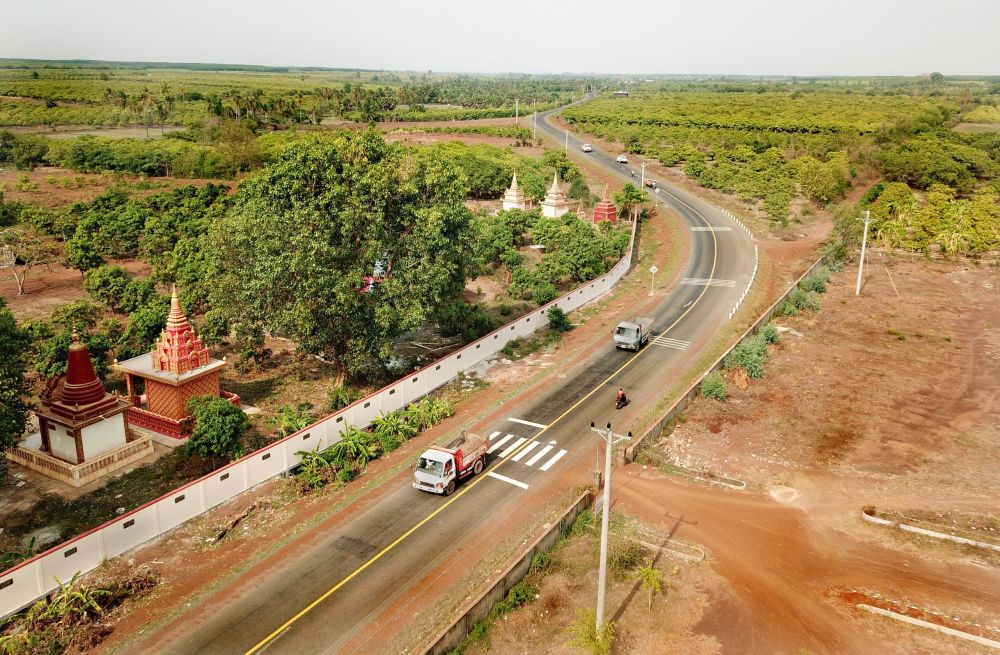 2019年9月3日在柬埔寨磅通省拍攝的中國(guó)援柬鄉(xiāng)村道路項(xiàng)目一期完工道路。