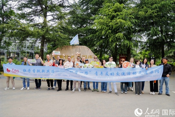 4月21日，人民網(wǎng)“一帶一路”青年友好交流活動(dòng)走進(jìn)洛陽(yáng)。人民網(wǎng)記者 魯揚(yáng)攝