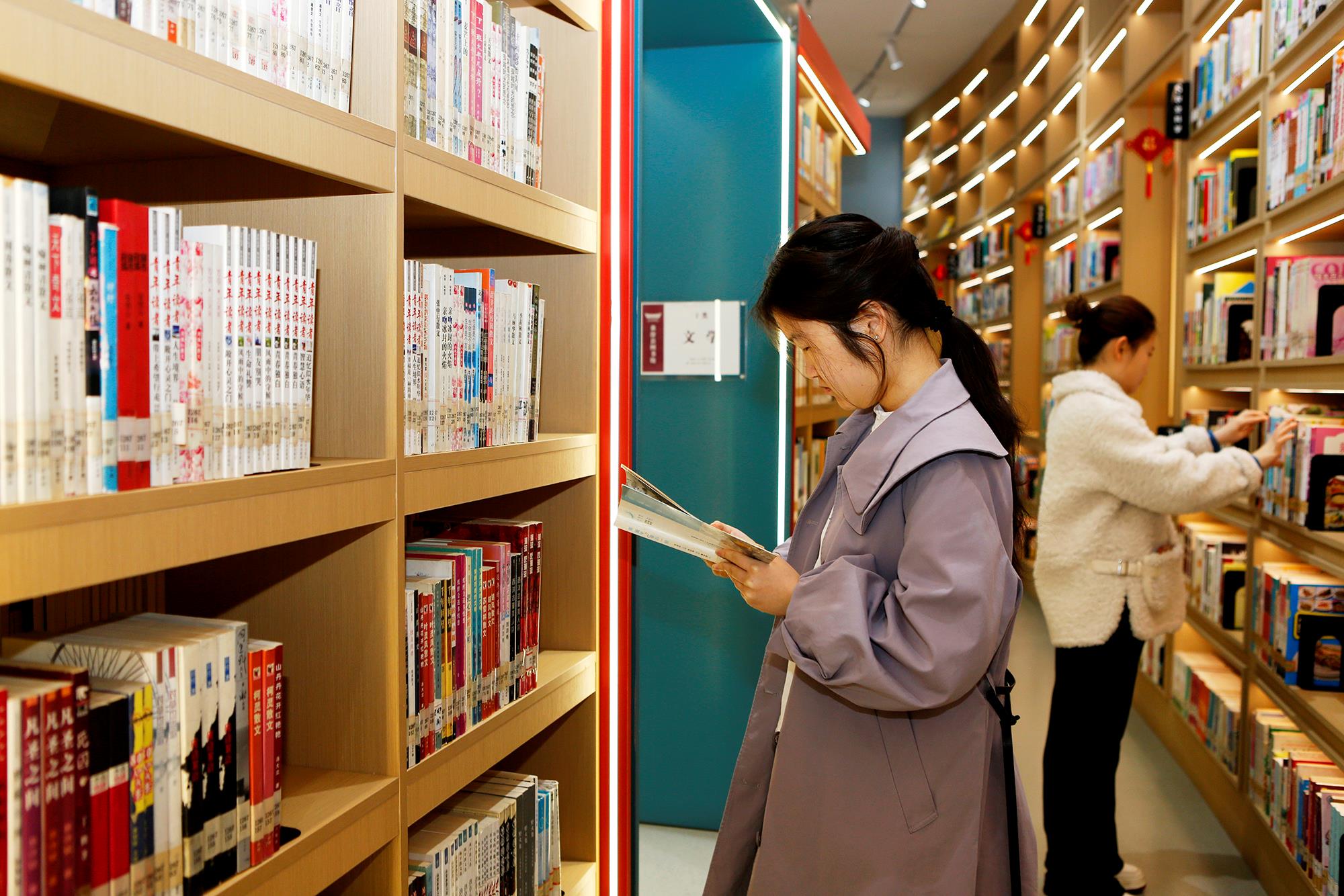 △2025年3月29日，讀者在山西臨汾市襄汾縣圖書館閱讀。