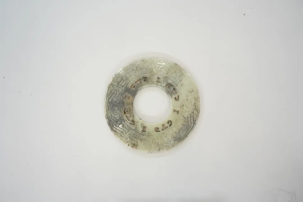 武王墩一號墓出土的鏤孔玉璧。全國十大考古新發(fā)現(xiàn)活動辦公室供圖