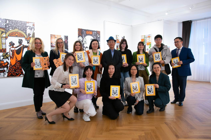 嘉賓合影。圖片由布達(dá)佩斯中國文化中心供圖